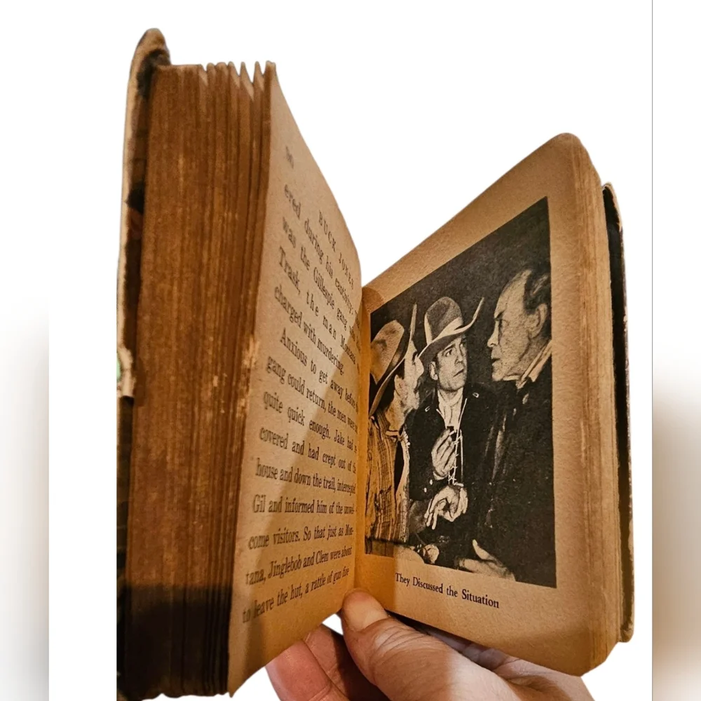 Very Vintage -1935 Universal Buck Jones Roaring West Little Adventure Book - Picture 10 of 12